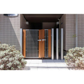 16/16 エントランス