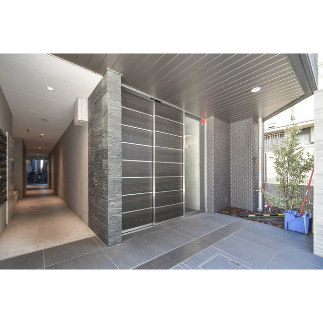 19/27 エントランス