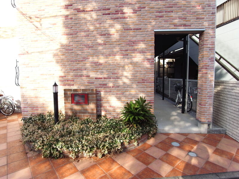 22/23 エントランス