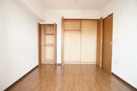 13/13 エントランス