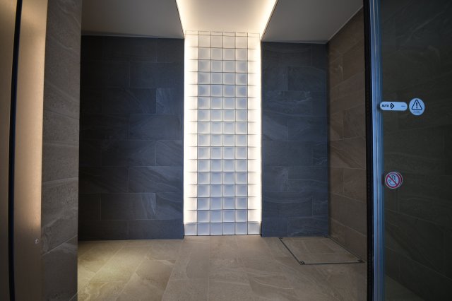 22/28 エントランス