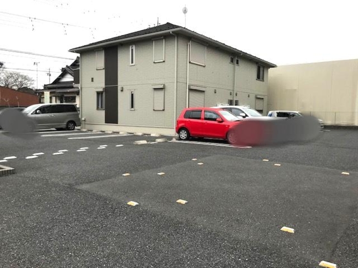 18/28 駐車場