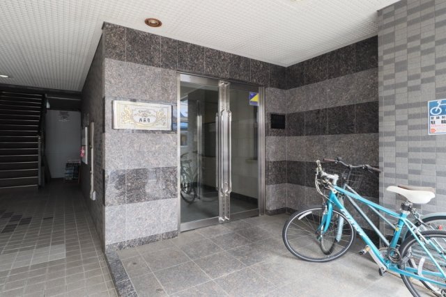 13/15 エントランス