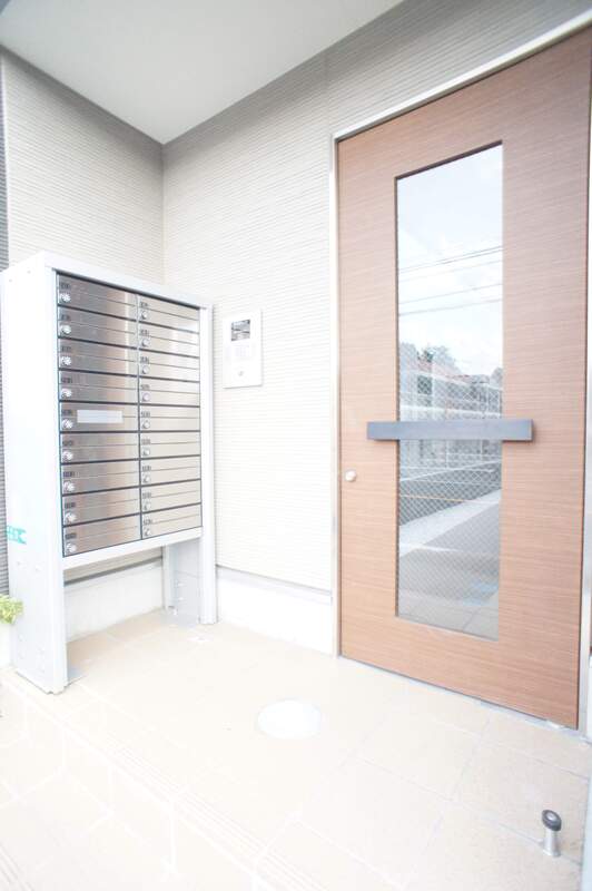 26/27 エントランス