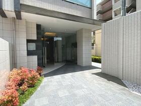 16/16 エントランス