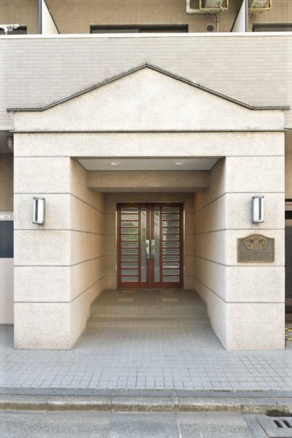 16/20 エントランス