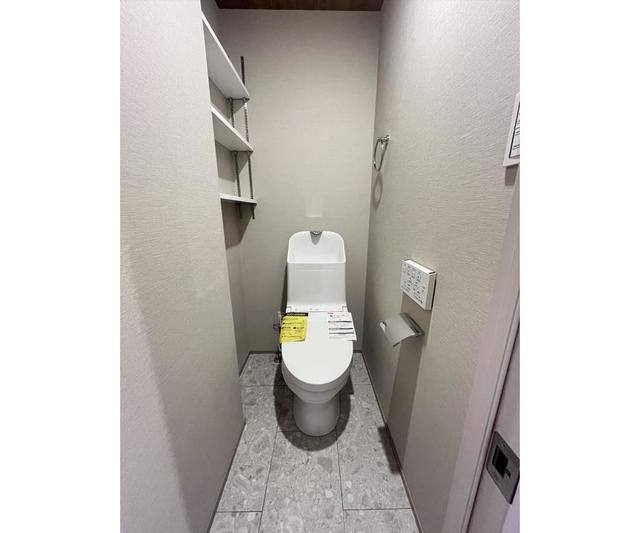 27/30 トイレ