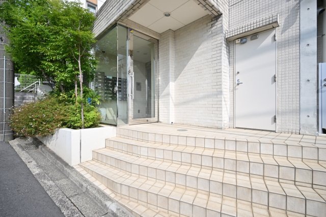 15/23 エントランス