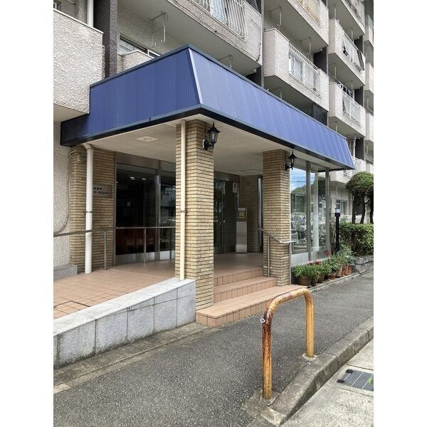 13/13 エントランス