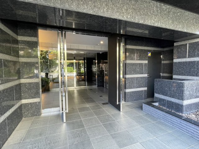 20/20 エントランス