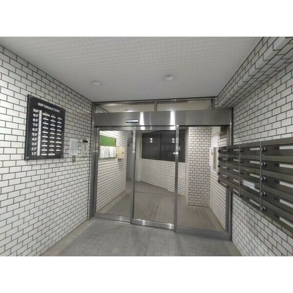 13/13 エントランス