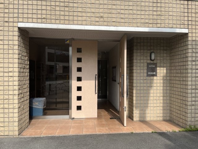 13/14 エントランス