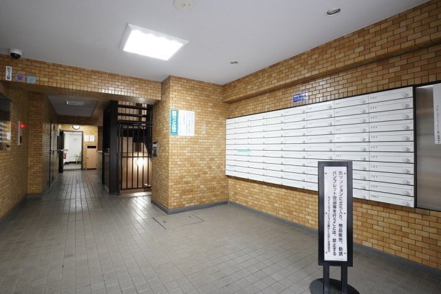 16/27 エントランス