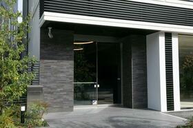 16/16 エントランス