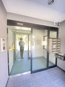 16/16 エントランス