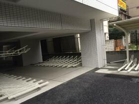13/14 駐車場