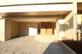 16/16 エントランス