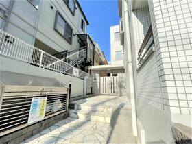 16/16 エントランス