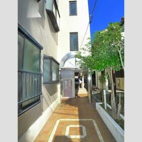 16/16 エントランス