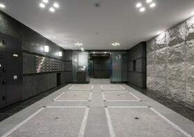 16/16 エントランス