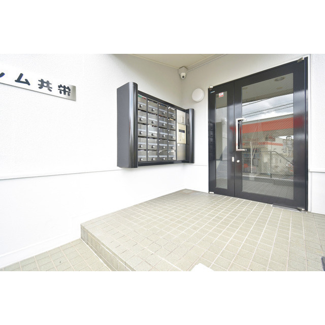 25/26 エントランス