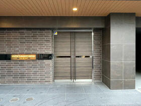 13/13 エントランス