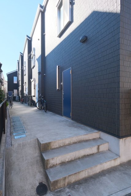 27/28 エントランス