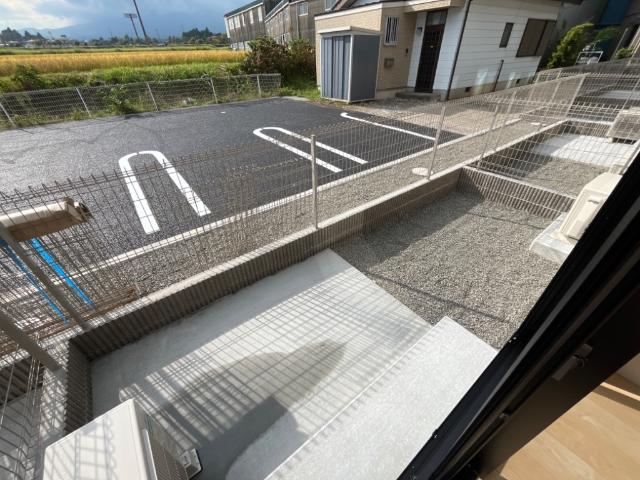 22/27 駐車場