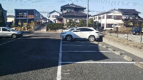 14/14 駐車場