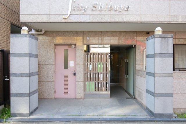 22/23 エントランス