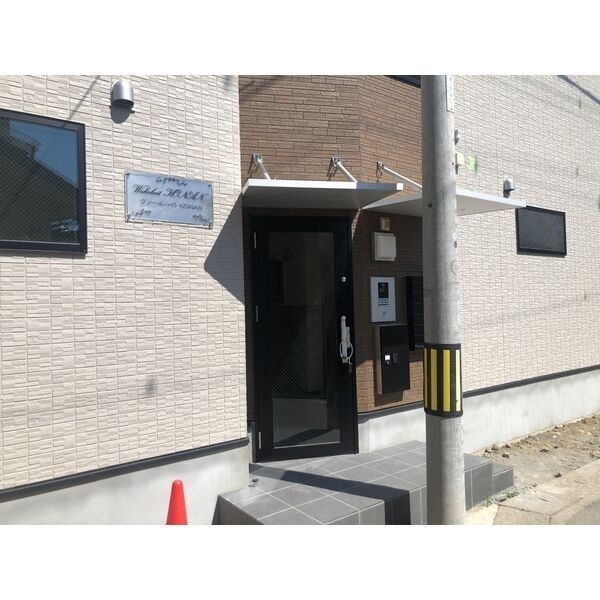 19/30 エントランス