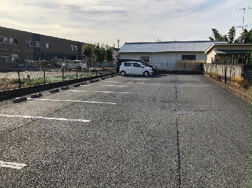14/14 駐車場