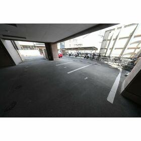 16/16 駐車場