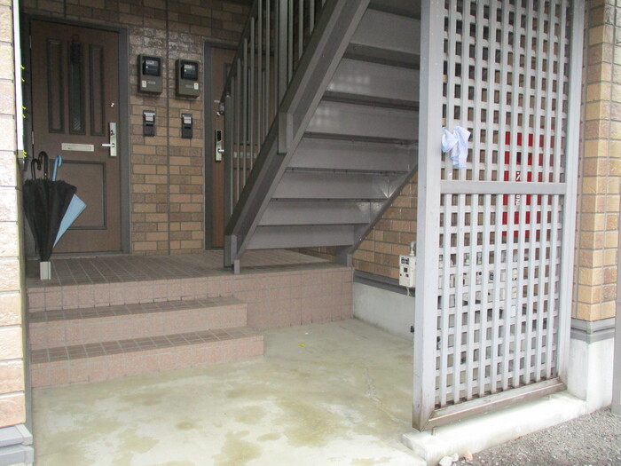 18/23 エントランス