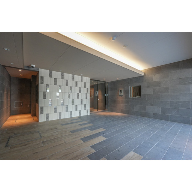 19/27 エントランス