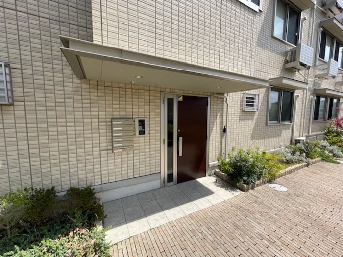 16/17 エントランス