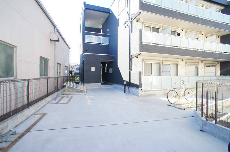 23/26 エントランス