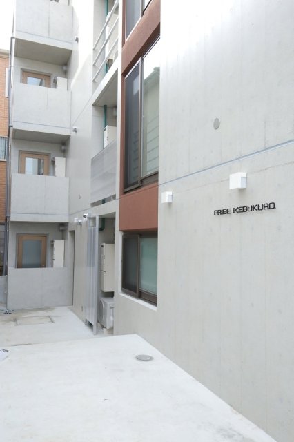 20/21 エントランス