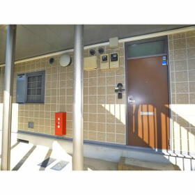 16/16 エントランス