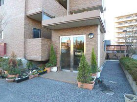 21/30 エントランス