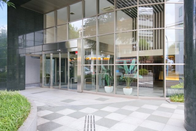 27/29 エントランス