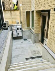 15/15 エントランス