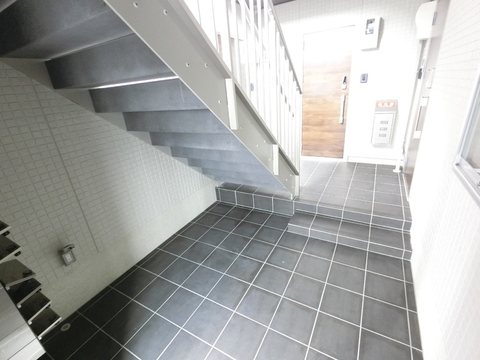 17/30 エントランス