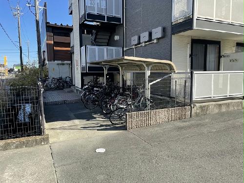 13/18 エントランス