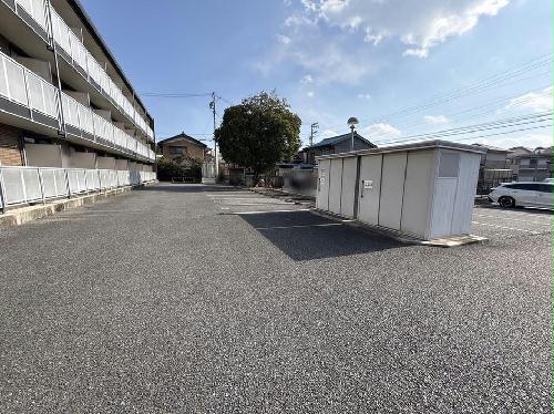 13/14 駐車場