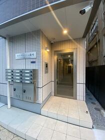 16/16 エントランス