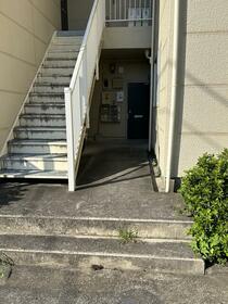 16/16 エントランス