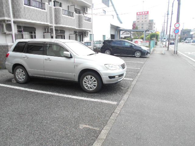 18/28 駐車場