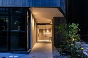 16/16 エントランス