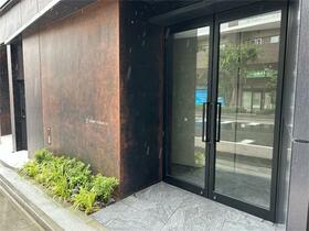 16/23 エントランス